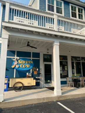 2 Bedroom Historic Bluffton - Located in the heart of Downtown Bluffton, offering convenience and comfort for those looking to e